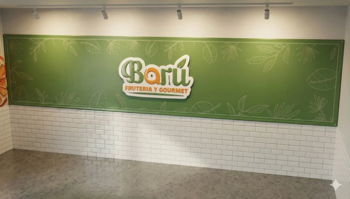 Render 3D de la pared verde con la gráfica de Frutería Barú